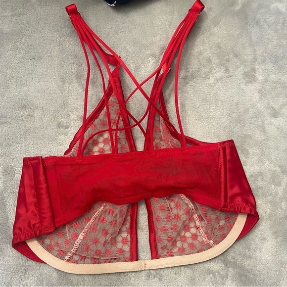 New! Victoria's Secret Luxe Starburst Embroidered Unlined Bra 10298 - Picture 5 of 7